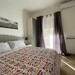 Falù Napoli centro camera con cucina e bagno privato